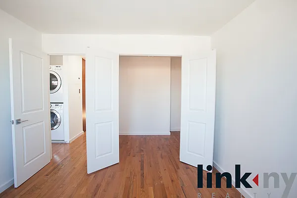 Rented by Link NY Realty | media 40