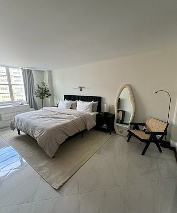 5th image of 250 174th St APT 1708