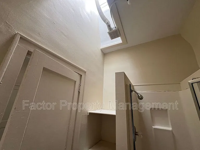 201 1/2 S Minnesota Ave #4 — Photo 16
