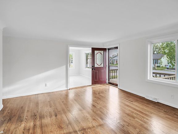 5th image of 517 Rhodes St
