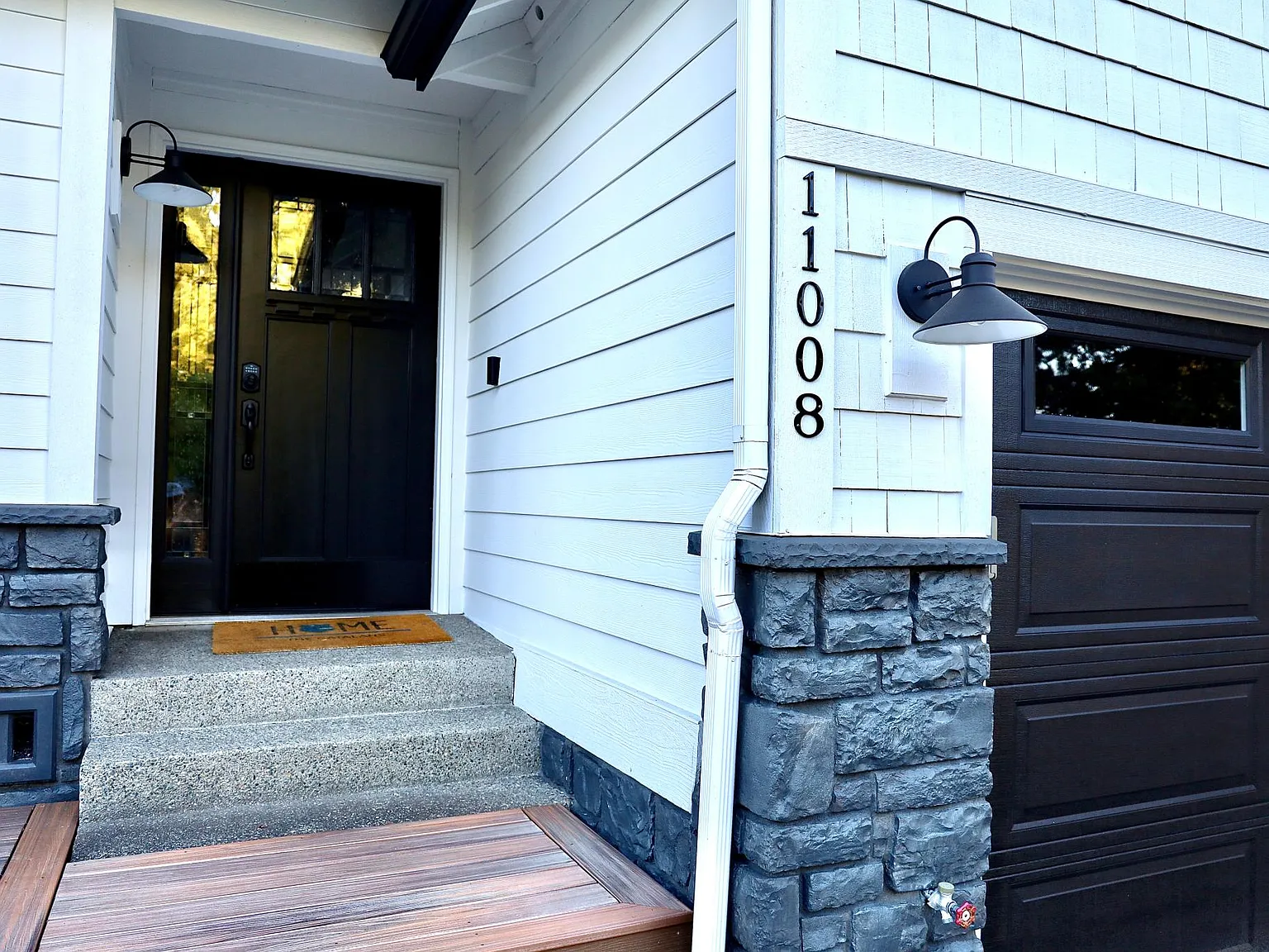 3 bed, 2.5 bath, 1561 sqft, $3,200 — Photo 2