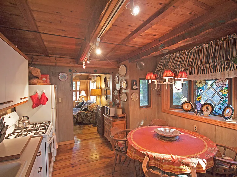 690 Balsam Ln — Photo 8