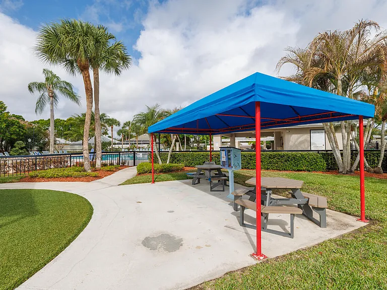 1560 SW Waterfall Blvd — Photo 31