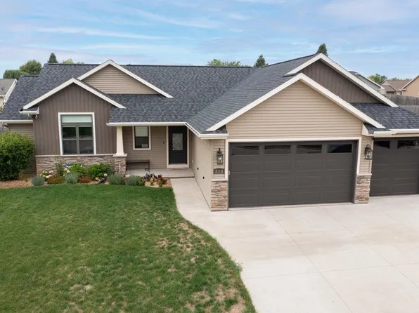 215 Howard Dr, Hortonville, WI 54944