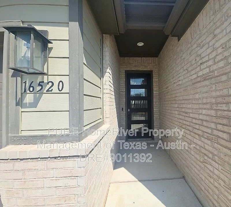 4 bed, 2.5 bath, 2222 sqft, $2,450 — Photo 2
