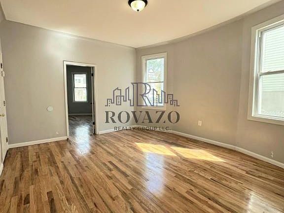 4th image of 29 Baldwin Ave Floor 2
