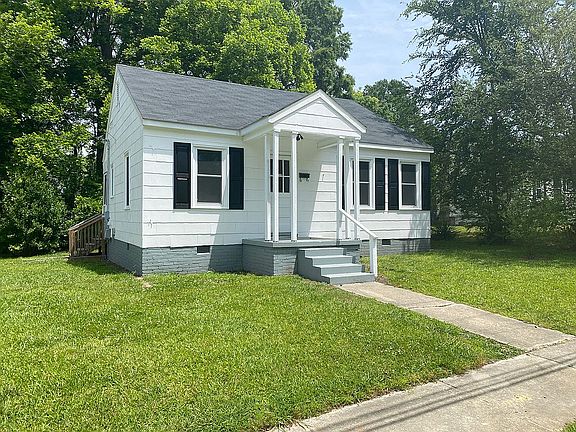 2nd image of 620 Rainey St