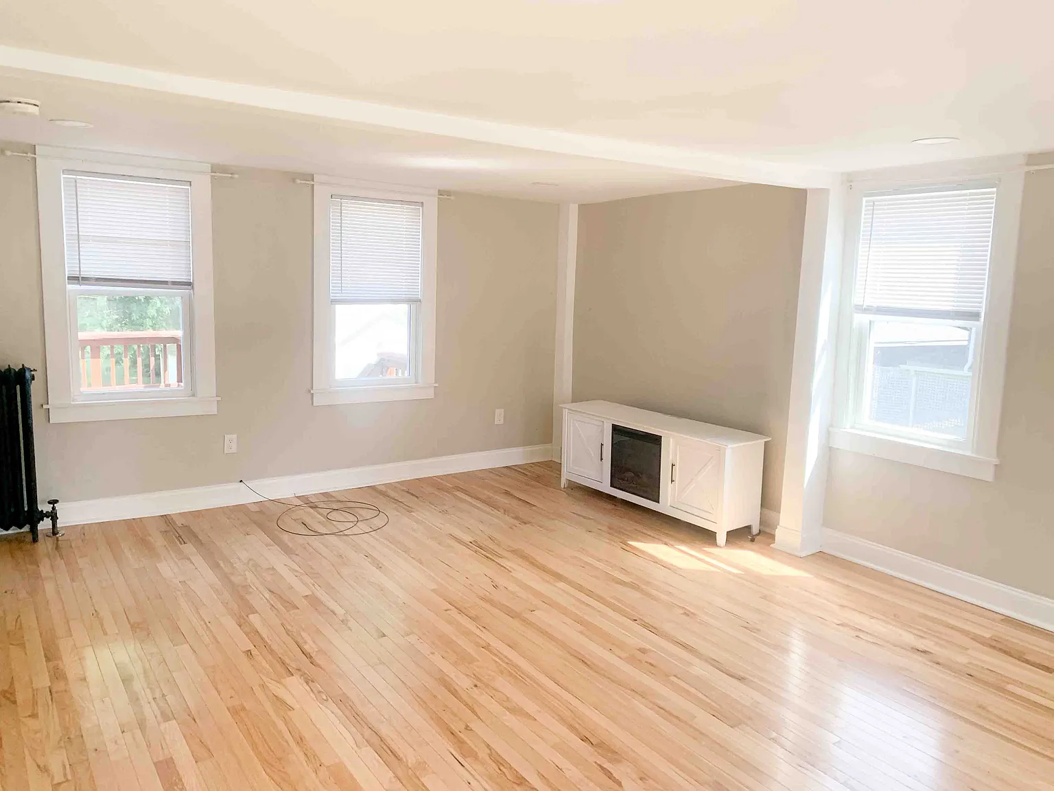 3 bed, 1900 sqft, $2,700 — Photo 4