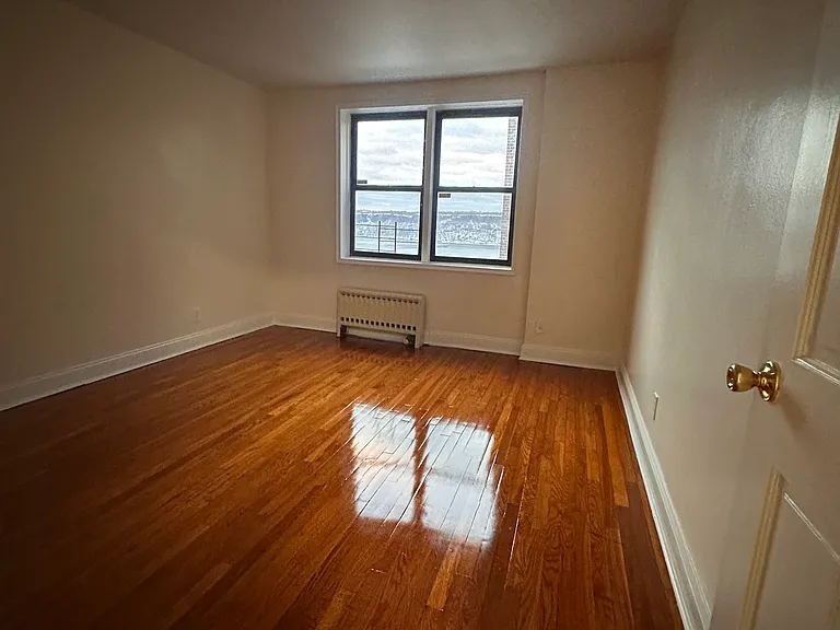 265 North Broadway — Photo 9