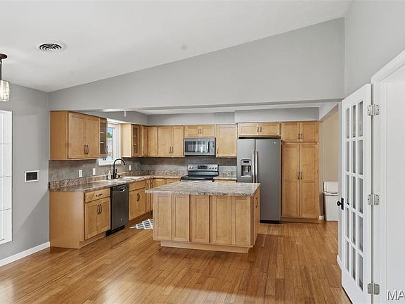 5th image of 1212 Main St