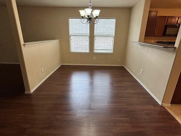 3916 Jeanette Ln — Photo 3