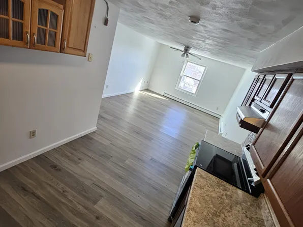 420 Woodward Rd APT 32, North Providence, RI 02904