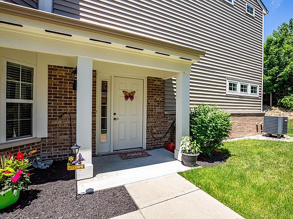 2nd image of 562 Heritage Sq Unit 17