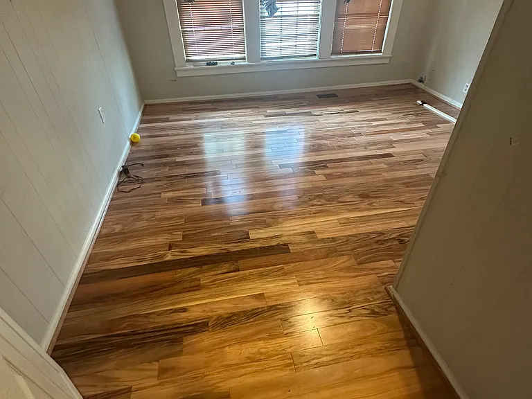 721 E Morehead St — Photo 2
