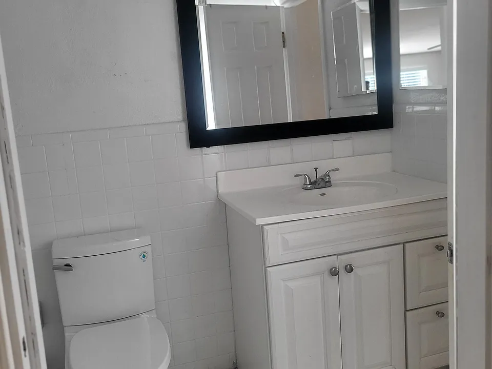 1231 W Wellington Dr