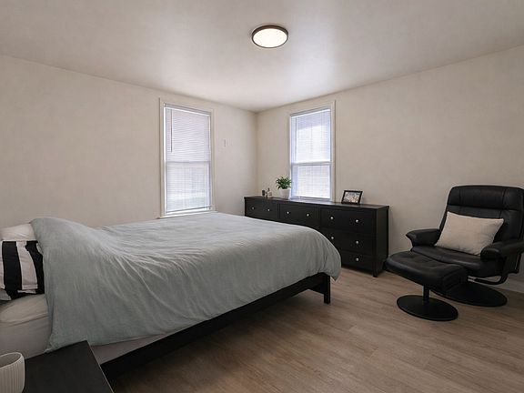 3rd image of 605 E 5th St #1