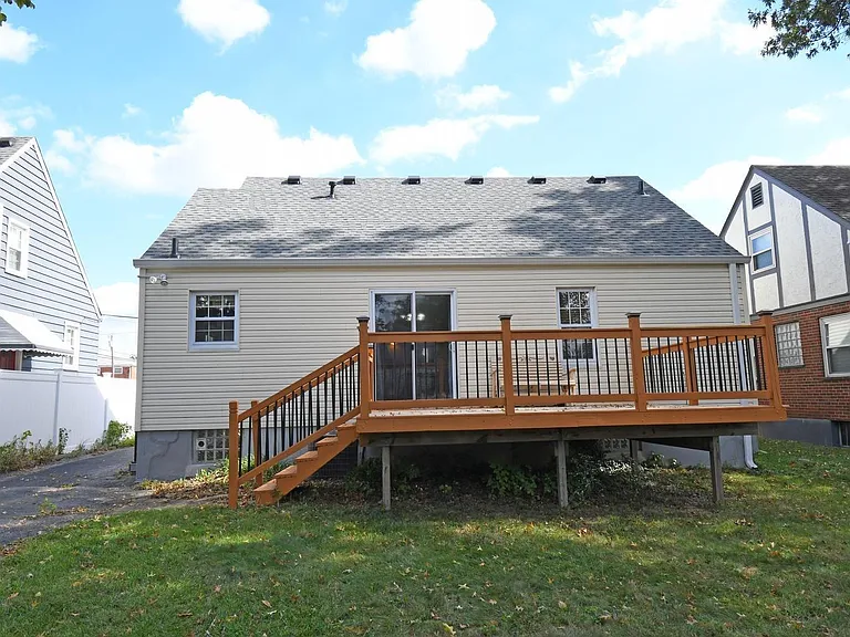 7193 Maryland Ave — Photo 9