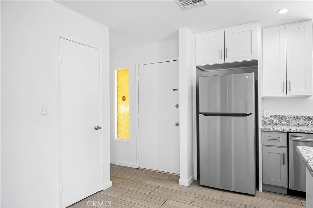 3 bed, 2.5 bath, 1667 sqft, $3,500 — Photo 3