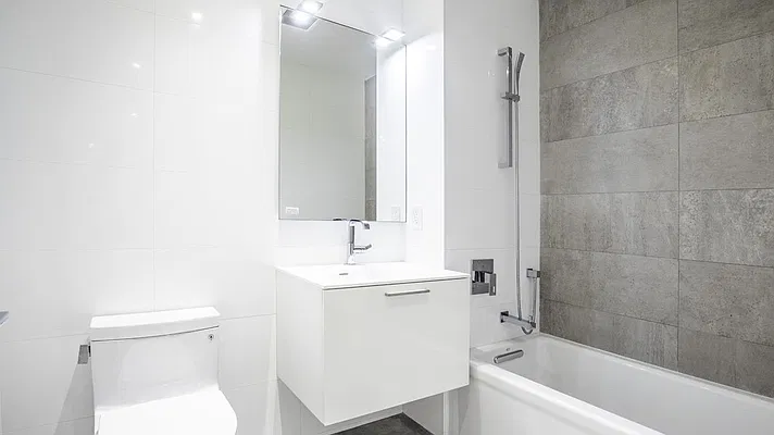 Rented by Chase Global Realty Corp | media 8
