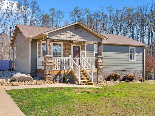 450 Lindsey Lake Rd, Travelers Rest, SC 29690