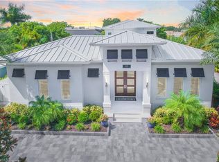 665 10th St N, Naples, FL 34102