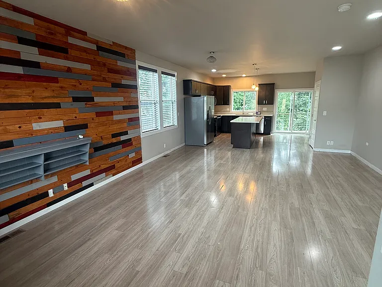 2310 Orchard St W — Photo 2