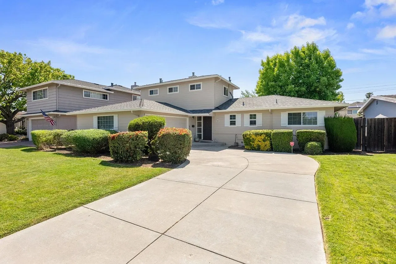 4 bed, 1655 sqft, $4,990 — Photo 1