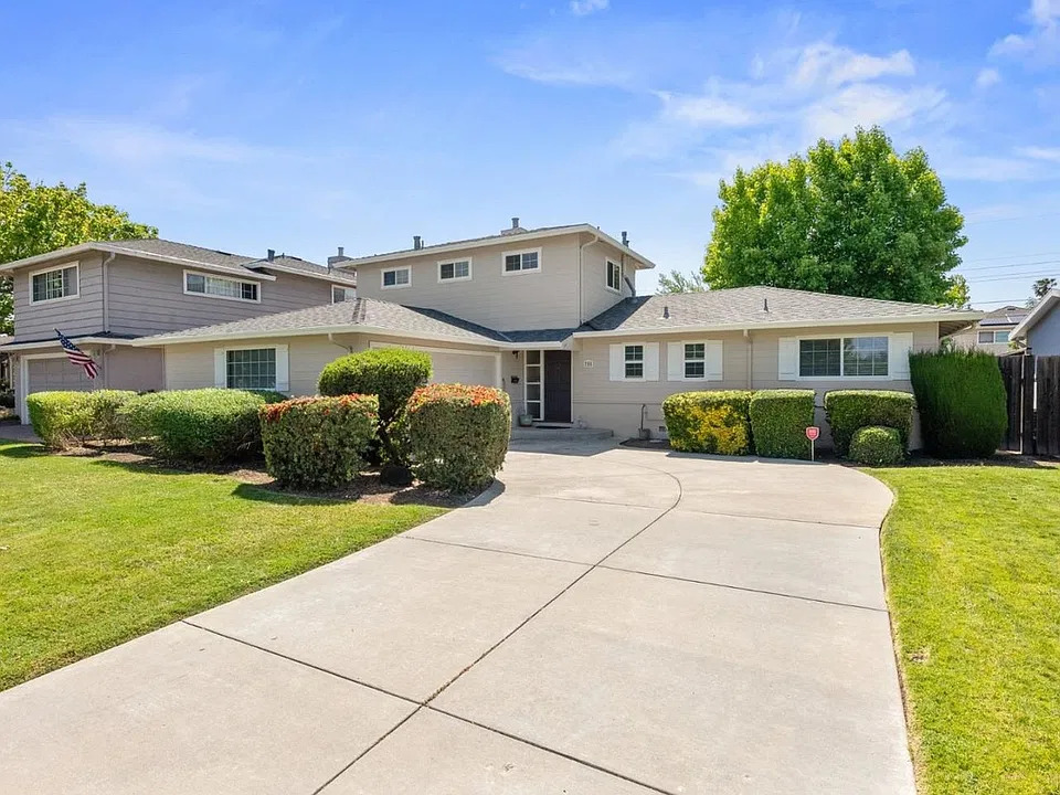 755 Pineview Dr