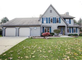 5805 Oakdale Ct, Grafton, WI 53024