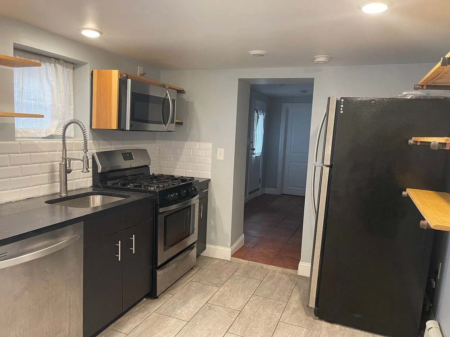 1 bed, 650 sqft, $1,850 — Photo 2