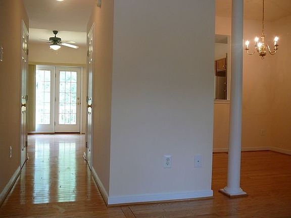 4th image of 2811 Queensland Dr