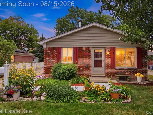 28024 Vogt St, Saint Clair Shores, MI 48081