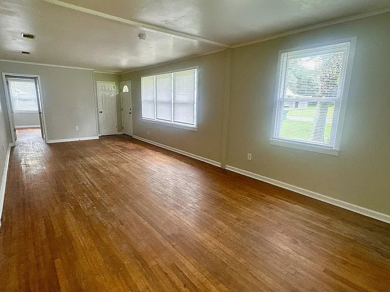 2408 Giddens Dr — Photo 7