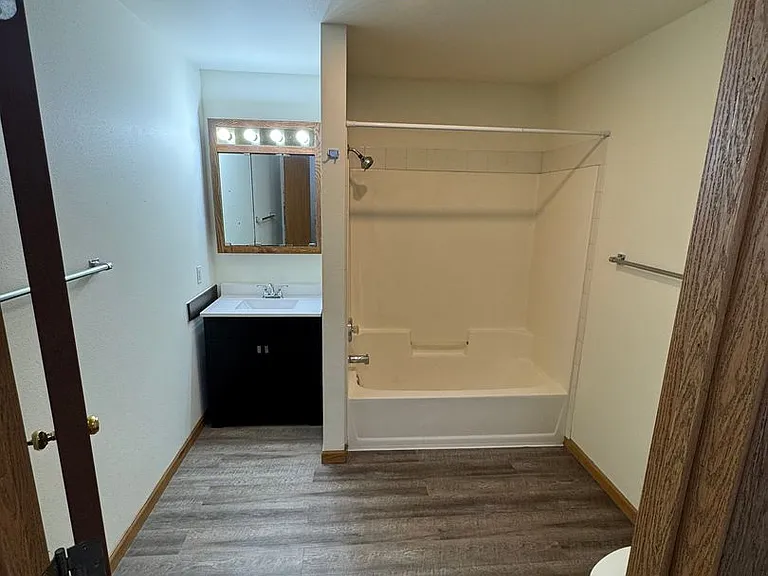 90 E Gridley Ave — Photo 16