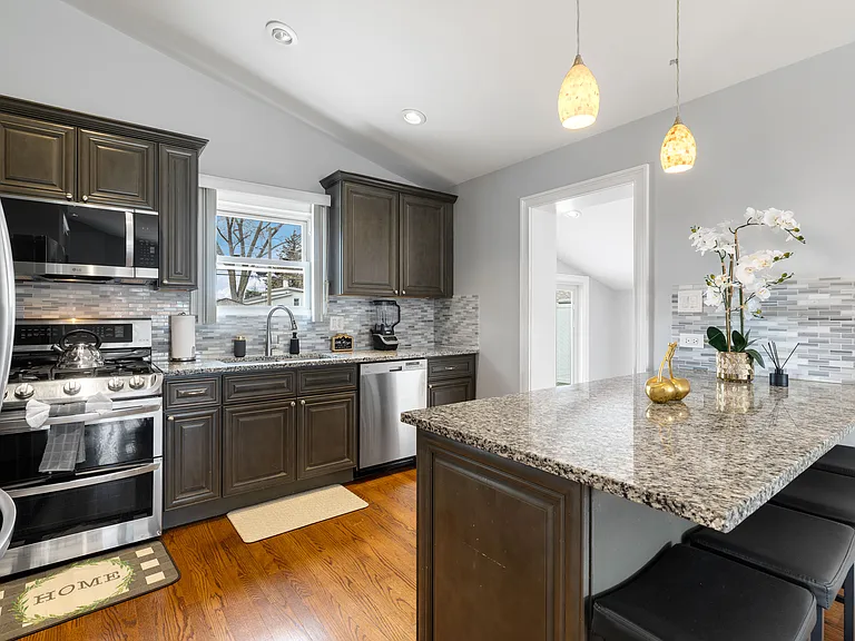 2176 Ash St — Photo 33