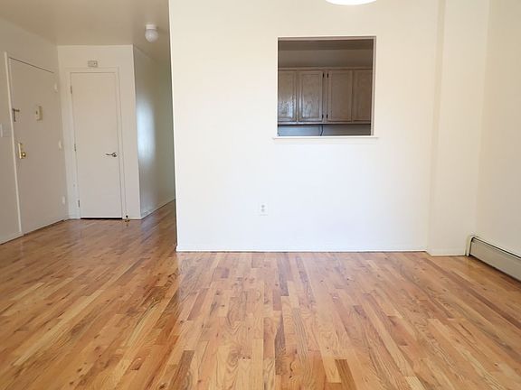 4th image of 458 Carlton Ave #B