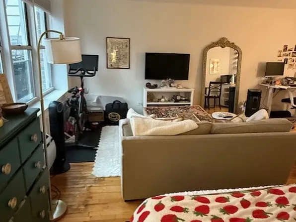 320 West 30th Street image 6 of 13