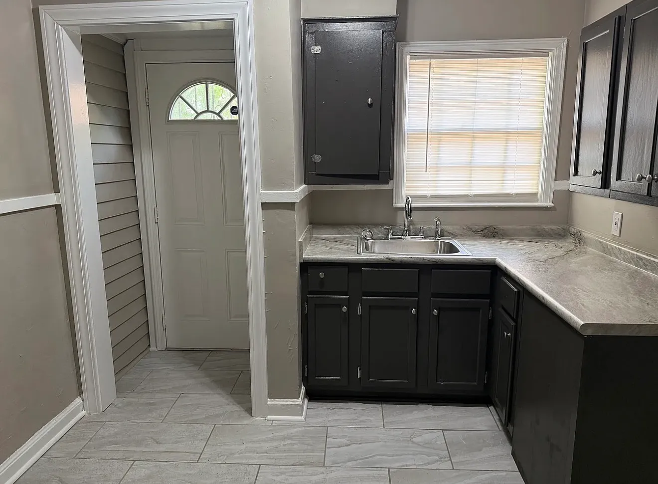 3376 Spottswood Ave — Photo 3