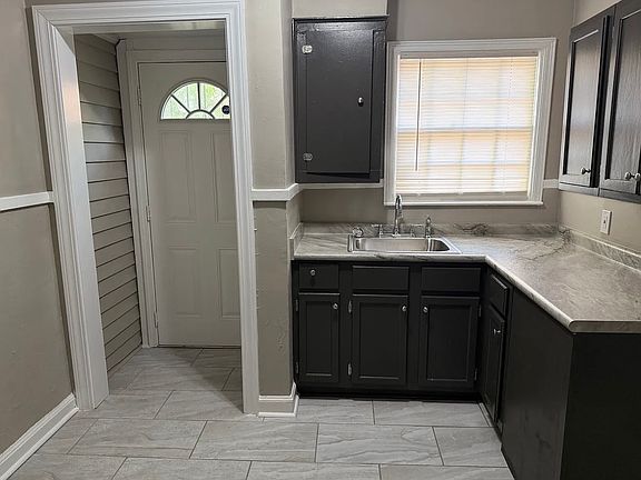 3rd image of 3376 Spottswood Ave