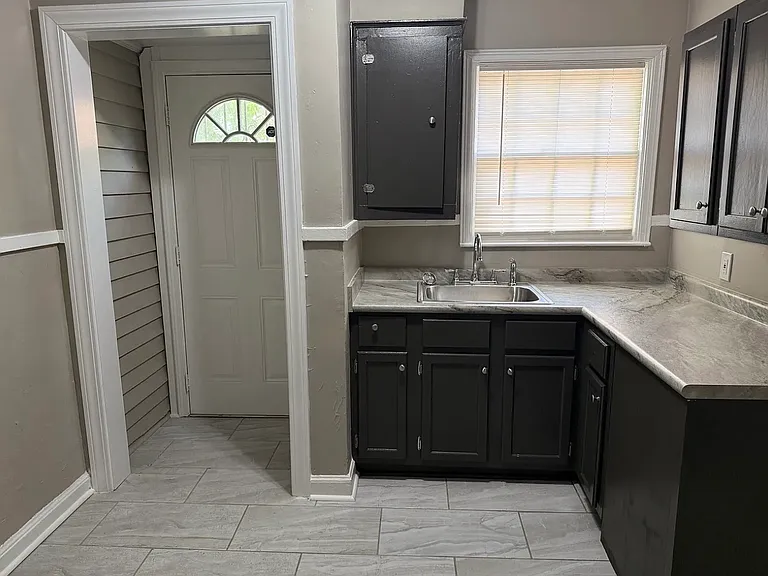 3376 Spottswood Ave — Photo 3