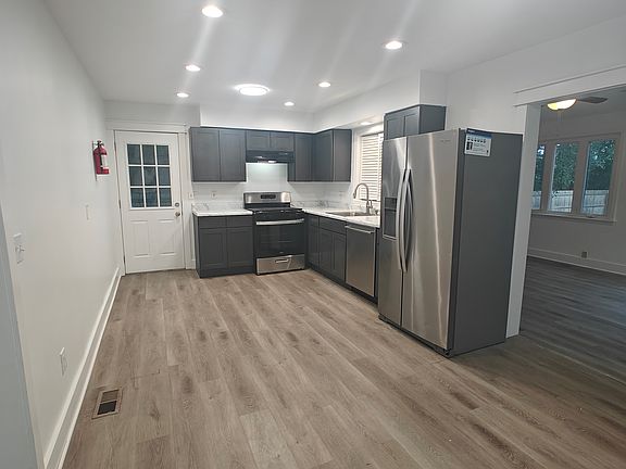 5th image of 616 Broadway Blvd