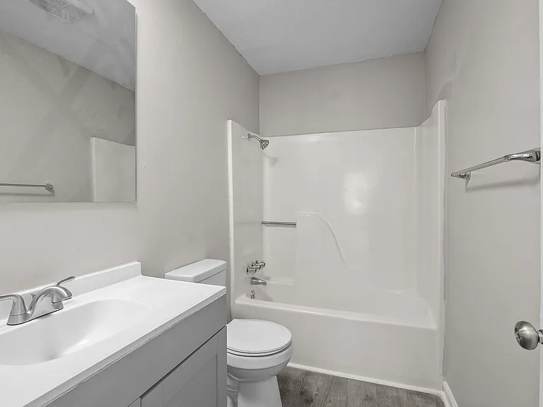 Cedarwood Apartments — Photo 12
