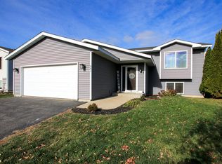 961 Carolina Pkwy NW, Hutchinson, MN 55350