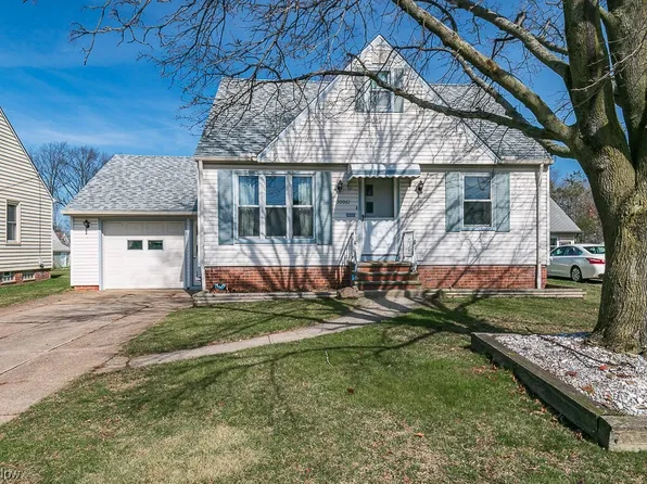 30061 Frank Dr, Wickliffe, OH 44092