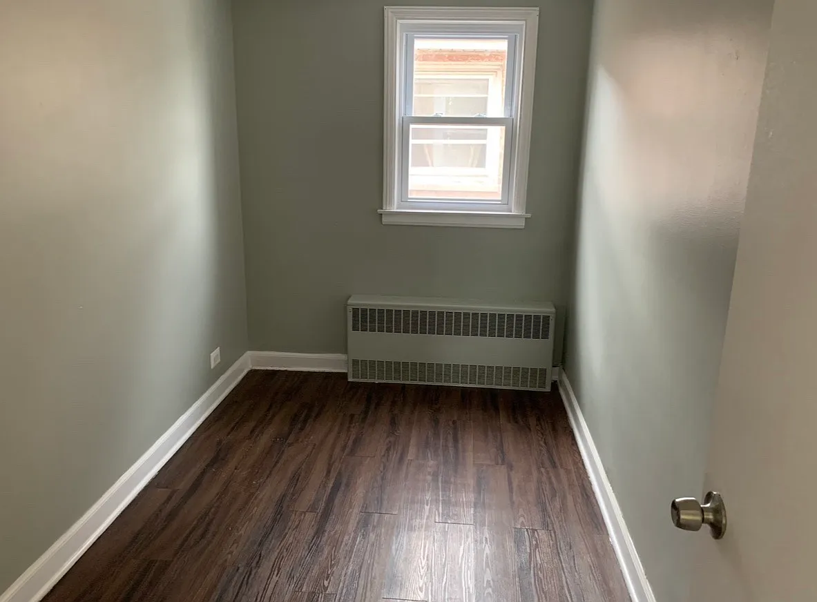 3 bed, 1000 sqft, $1,700 — Photo 3