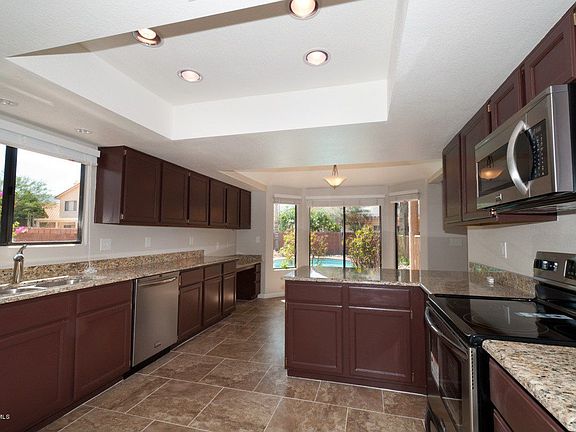 5th image of 851 W Port Royal Pl