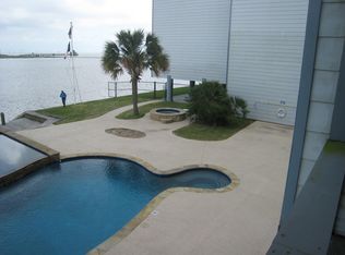 560 Pleasure Pier Blvd APT 108, Port Arthur, TX 77640