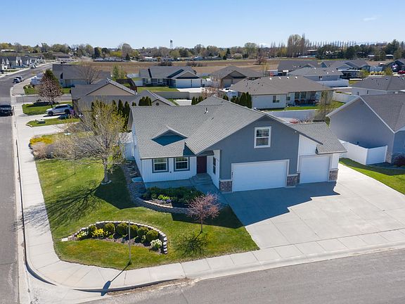 2nd image of 441 Glacier Meadows Way