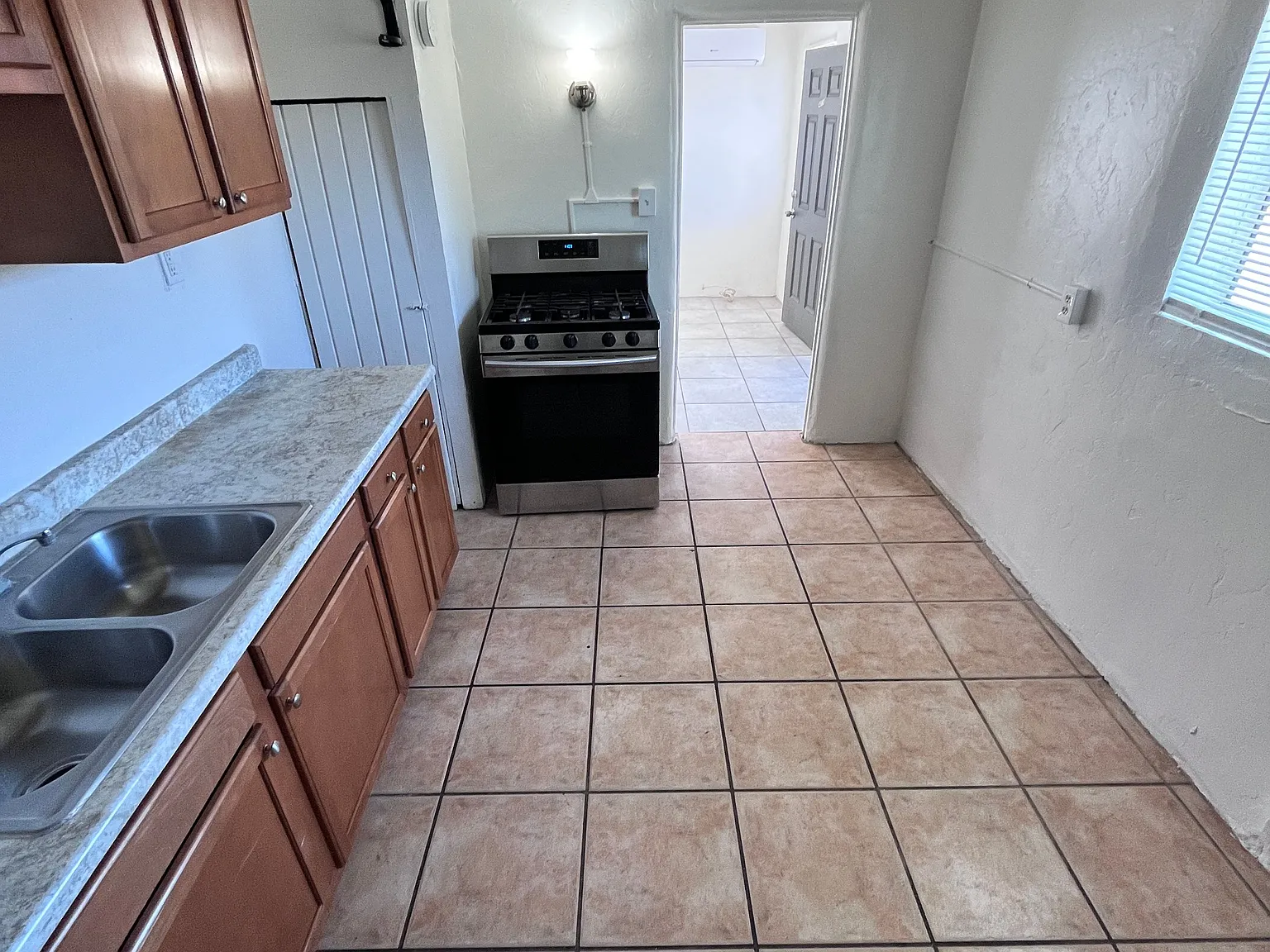 1 bed, 600 sqft, $875 — Photo 3