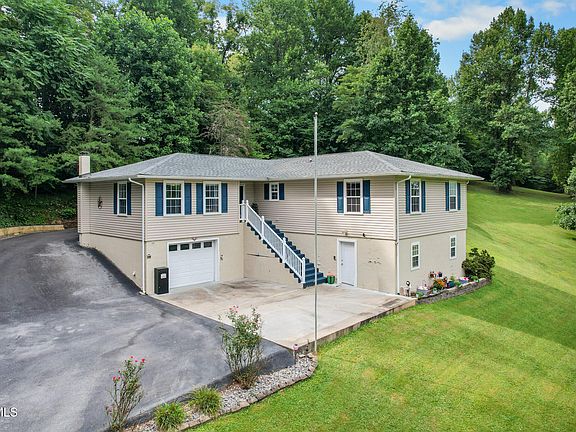 2nd image of 120 Elizabeth Ann Cir